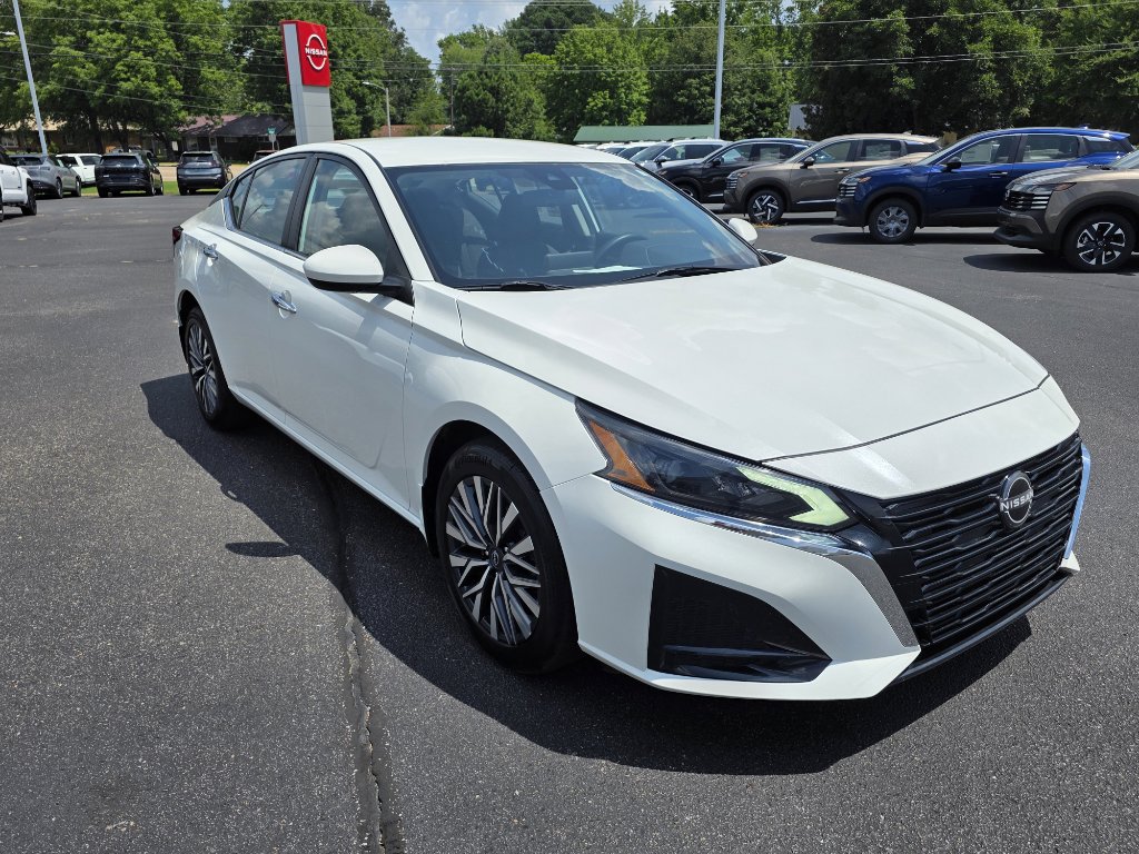 Used 2023 Nissan Altima 2.5 SV image 1