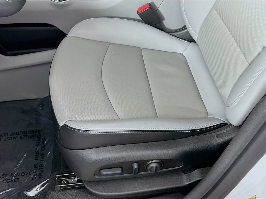 Used 2023 GMC Terrain SLT image 25