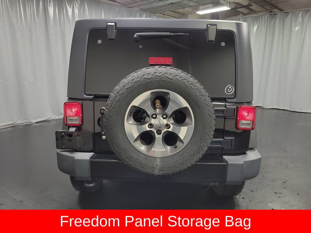 Used 2017 Jeep Wrangler Sahara w/ Connectivity Group AWD/4WD image 8