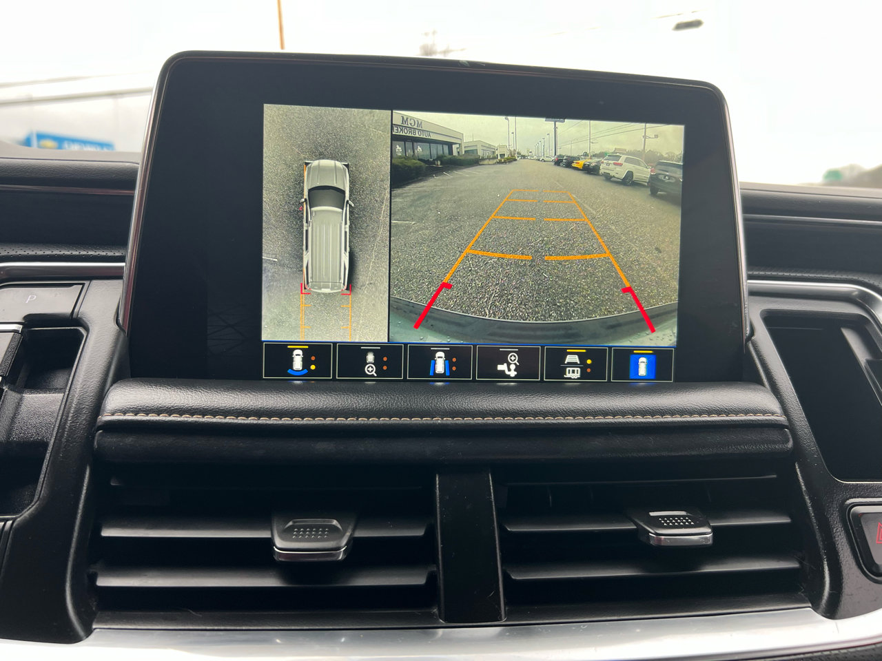 Used 2022 GMC Yukon SLT w/ SLT Premium Package image 62