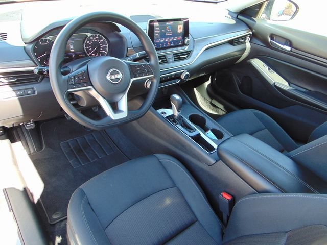 Used 2025 Nissan Altima 2.5 SV FWD image 11