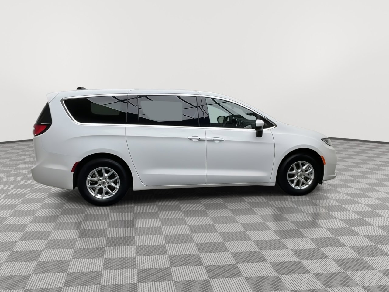 Used 2023 Chrysler Pacifica Touring image 39