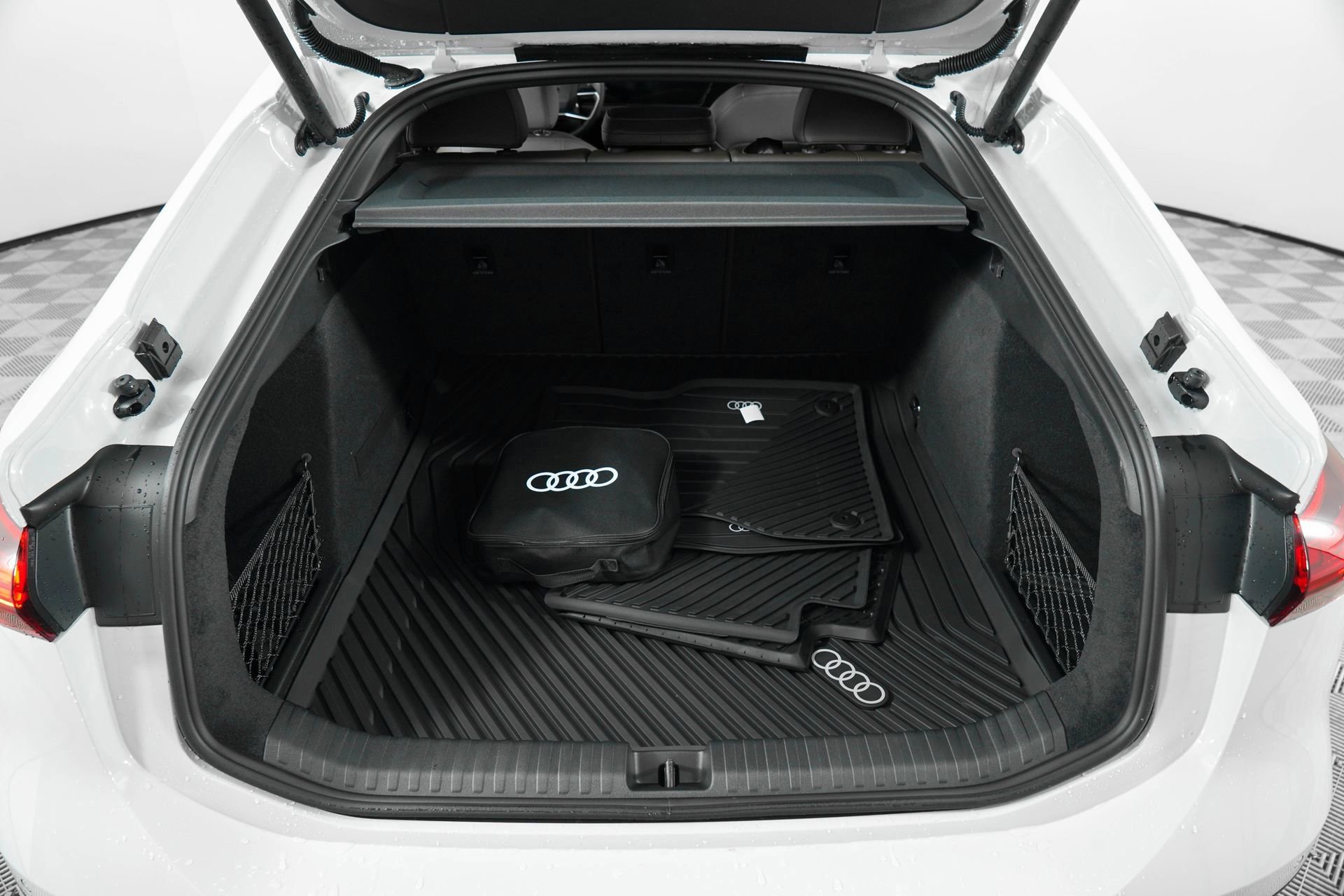 New 2025 Audi A6 e-tron Premium image 25