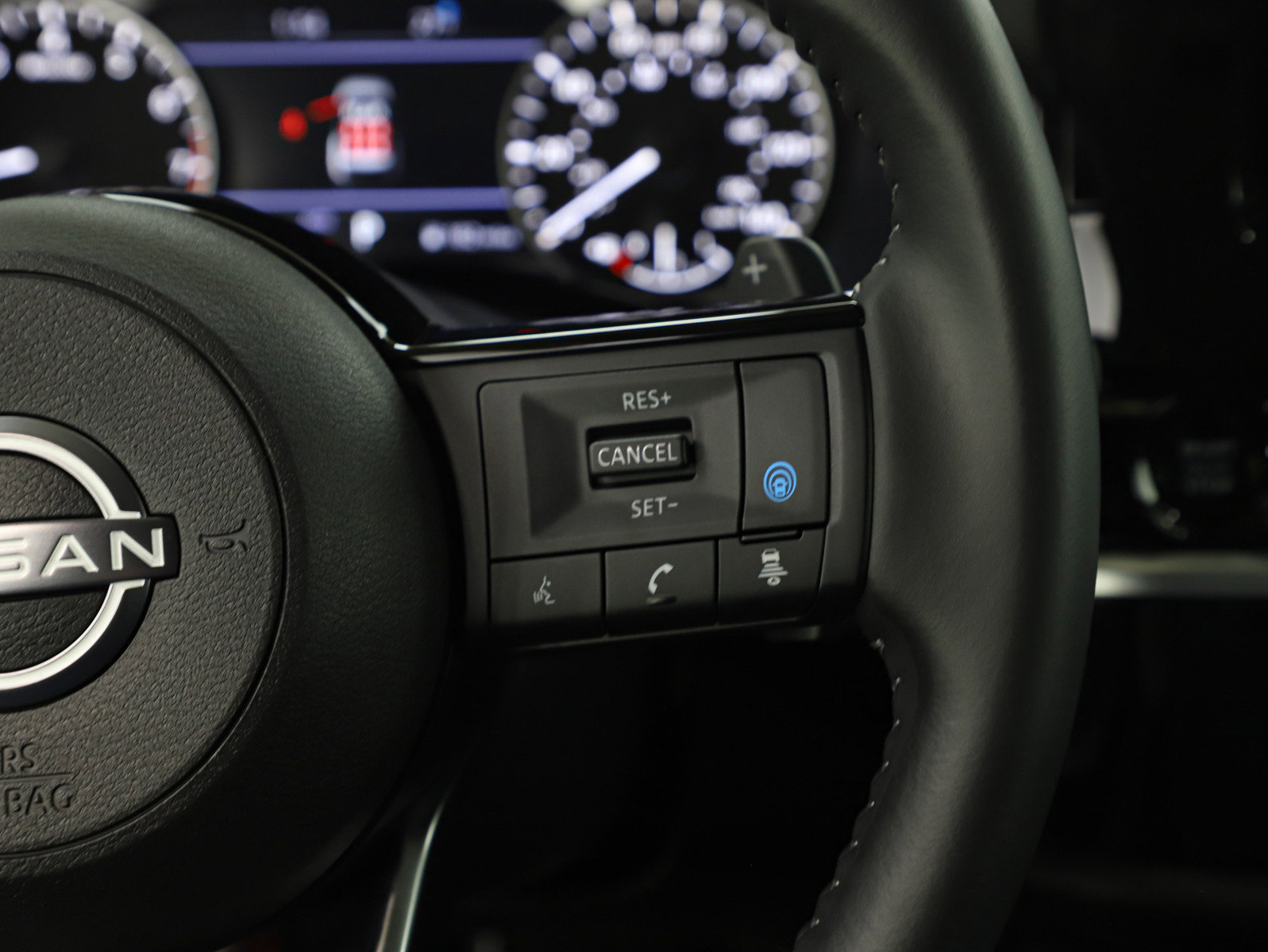 Used 2025 Nissan Pathfinder SL w/ Cargo Package image 16