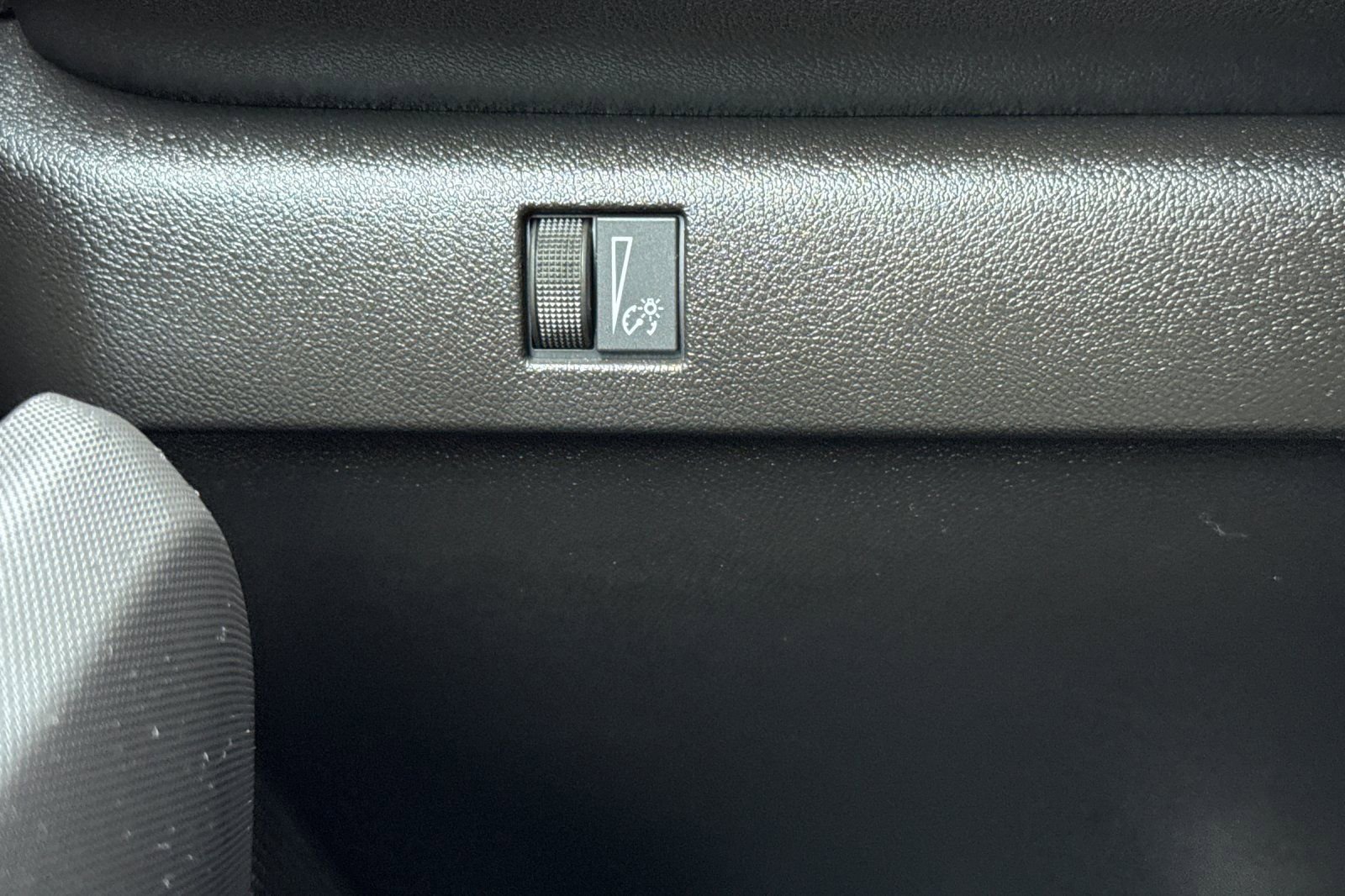 Used 2023 Chevrolet Colorado W/T image 28