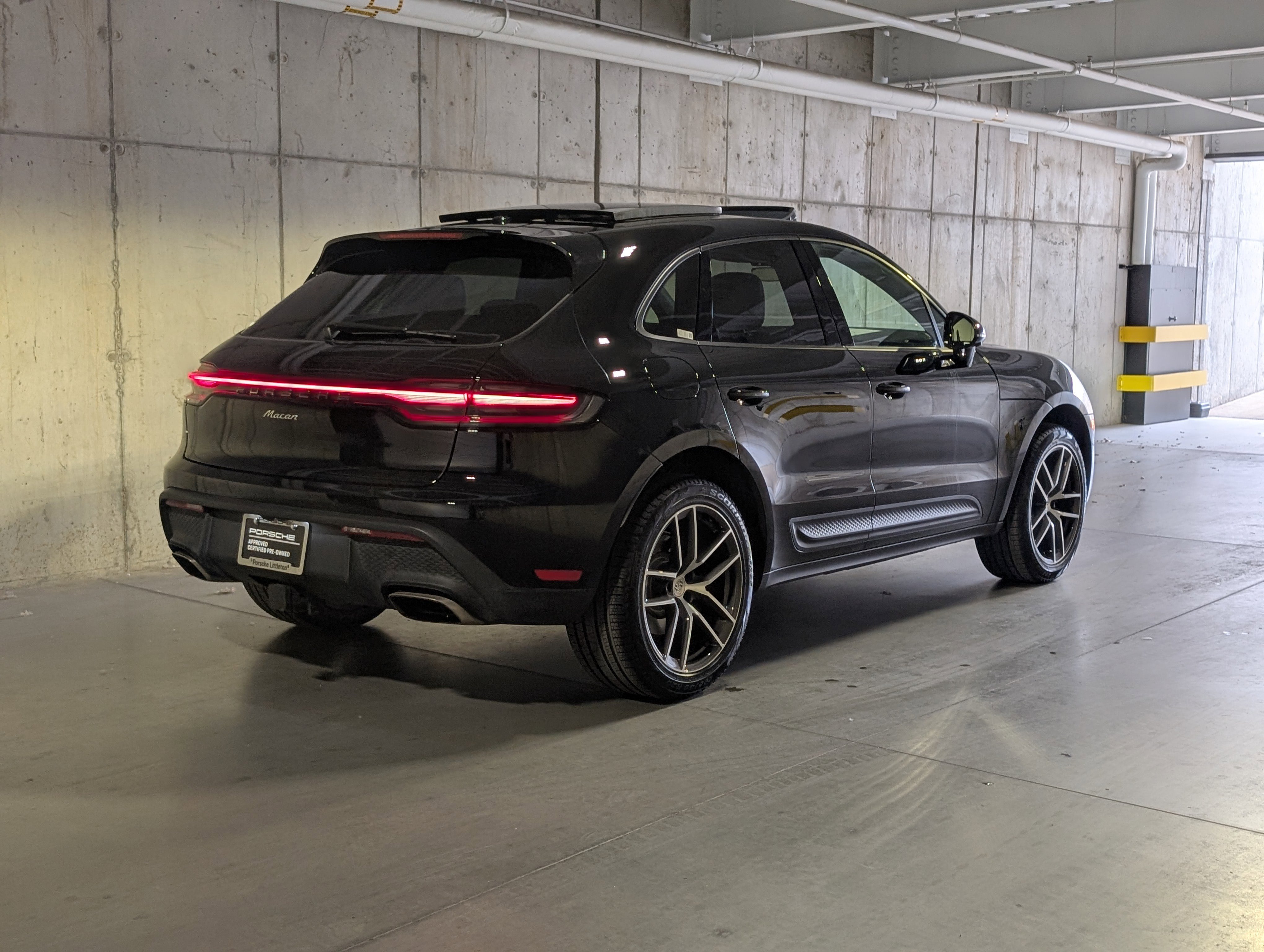 Certified 2025 Porsche Macan image 11