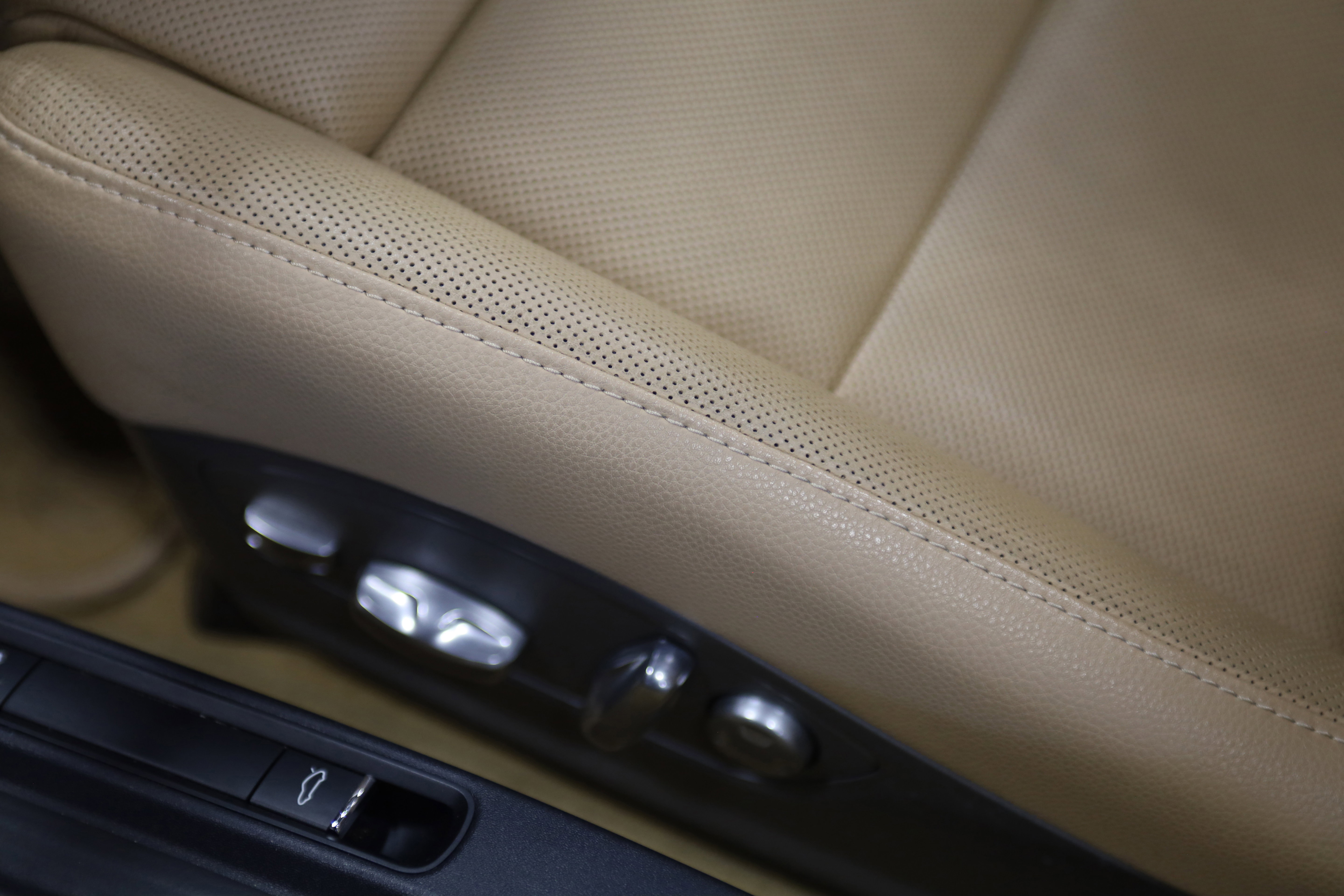 Used 2015 Porsche Boxster S image 18