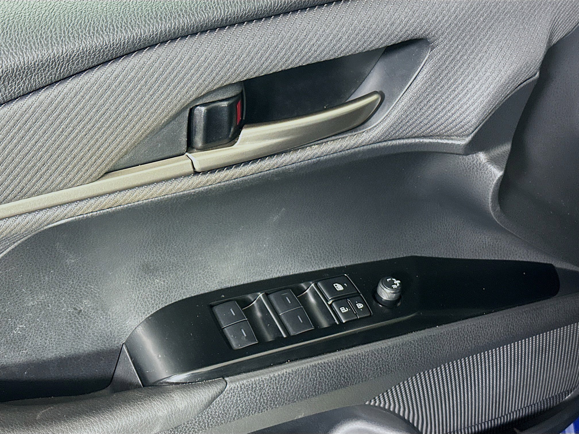 Used 2025 Toyota Camry SE w/ Convenience Package FWD image 14