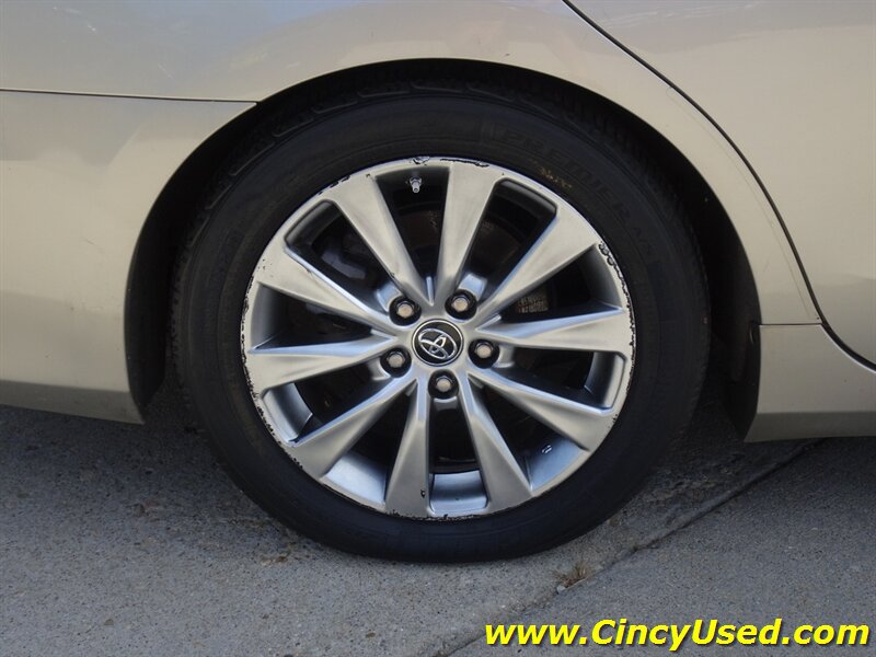 Used 2017 Toyota Camry XLE w/ Moonroof Package FWD image 35