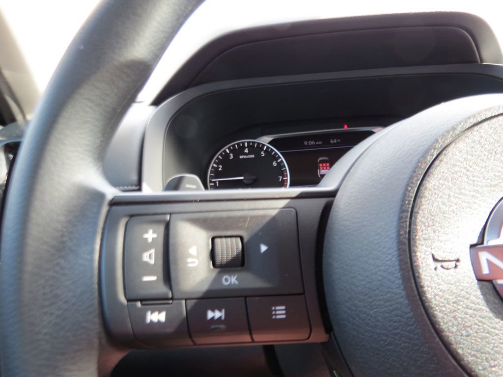 Used 2023 Nissan Pathfinder S image 24