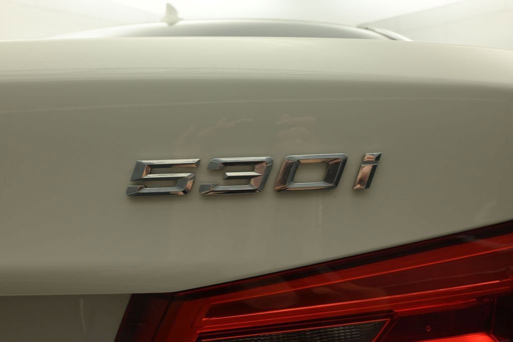 Used 2019 BMW 530i xDrive w/ M Sport Package AWD/4WD image 14