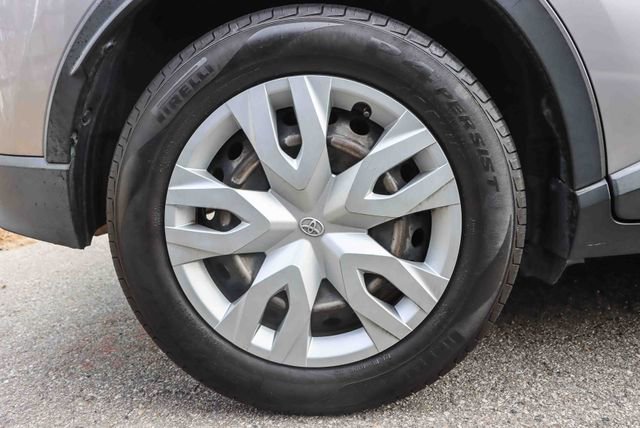 Used 2020 Toyota C-HR LE image 10