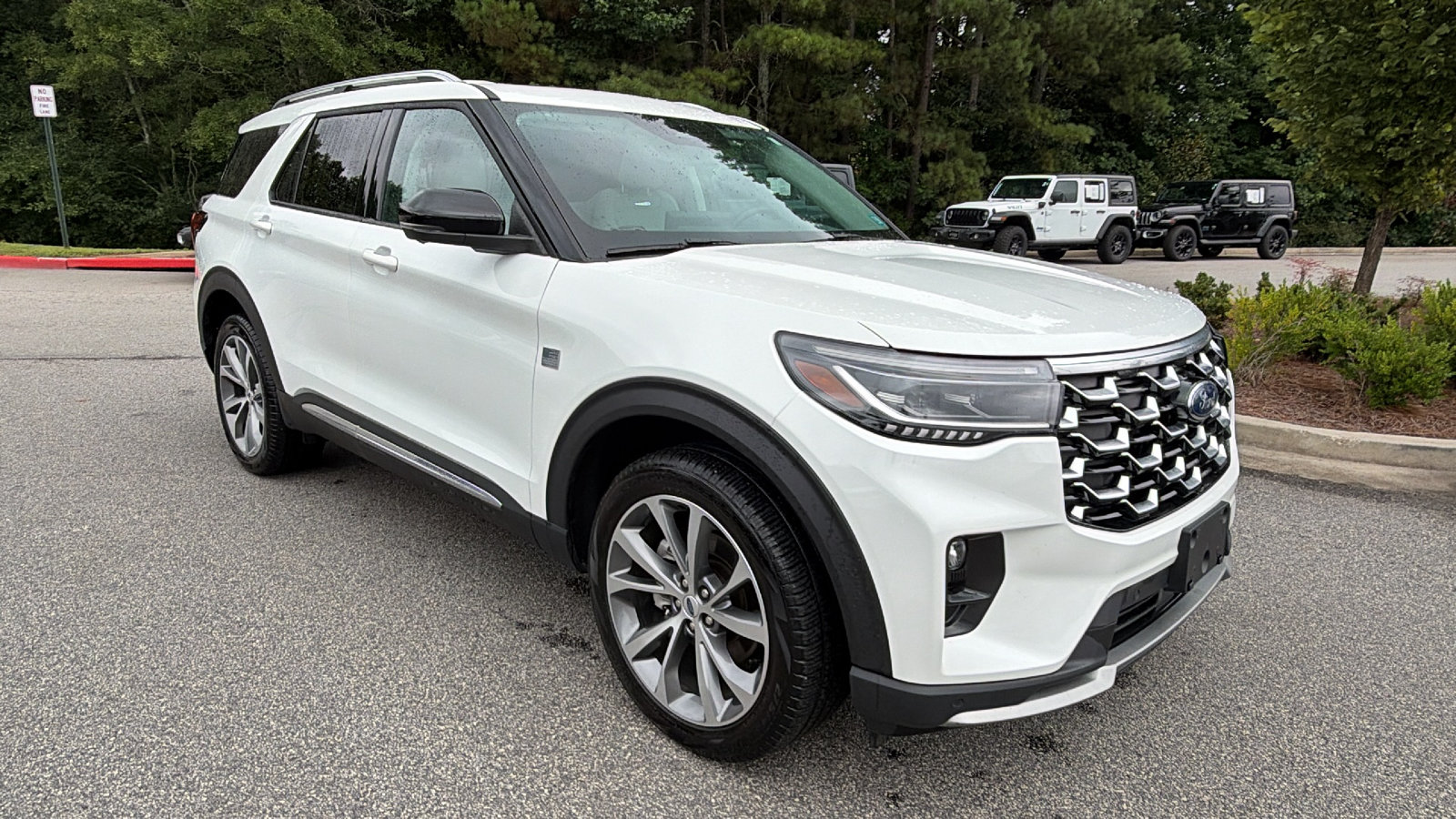 Used 2025 Ford Explorer Platinum w/ Ultimate Package AWD/4WD image 5