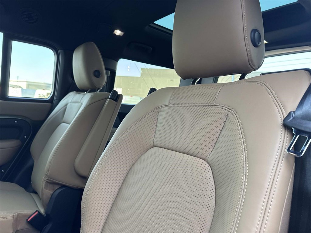 New 2026 Land Rover Defender 130 X-Dynamic SE image 13