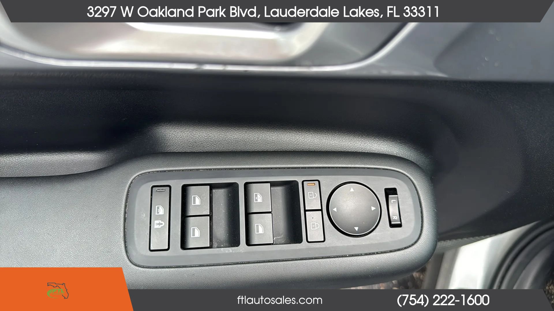 Used 2025 Hyundai Santa Fe SE FWD image 19