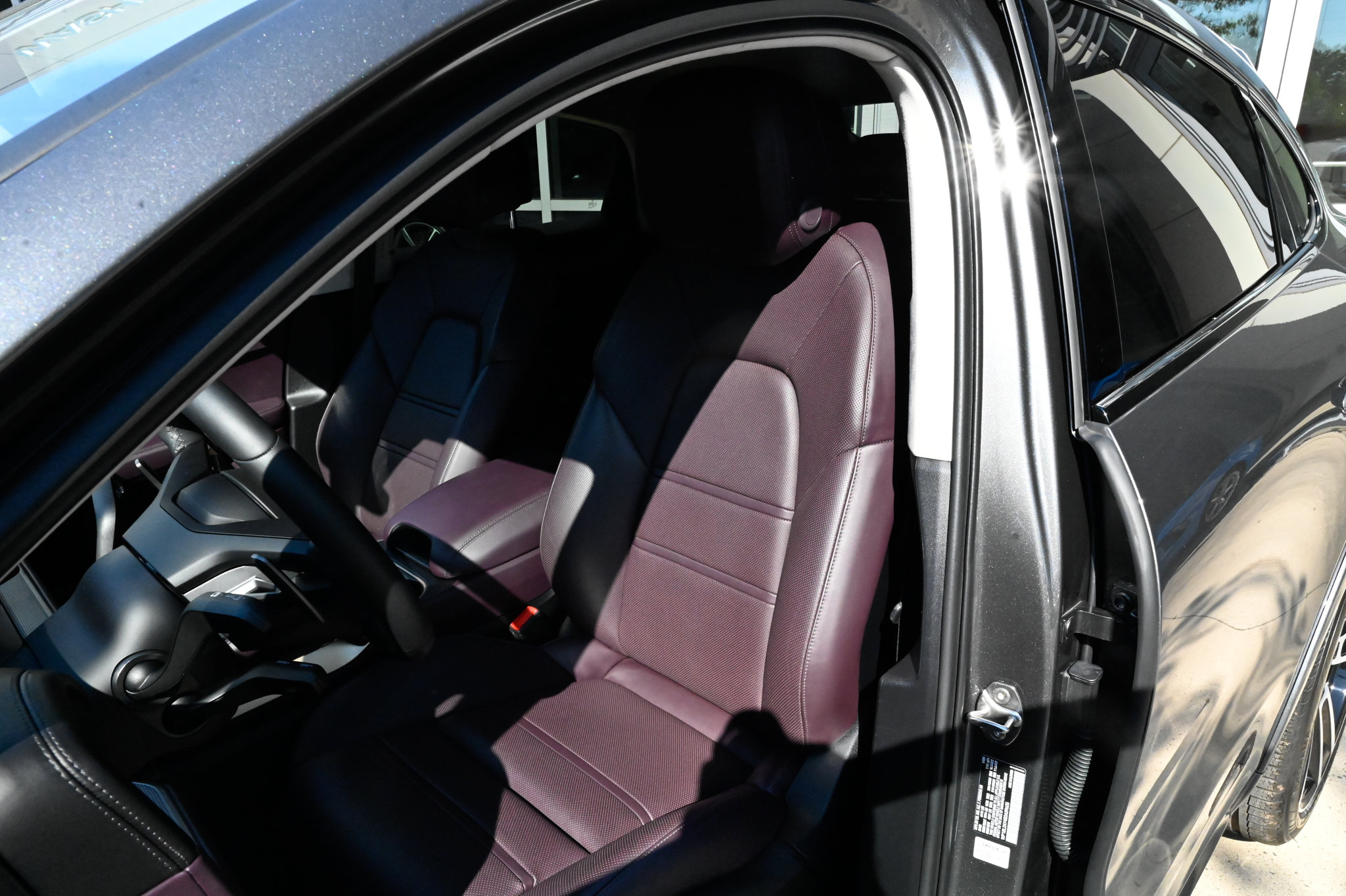 Used 2025 Porsche Cayenne S AWD/4WD image 18
