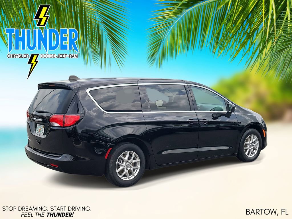 Used 2024 Chrysler Voyager LX image 3
