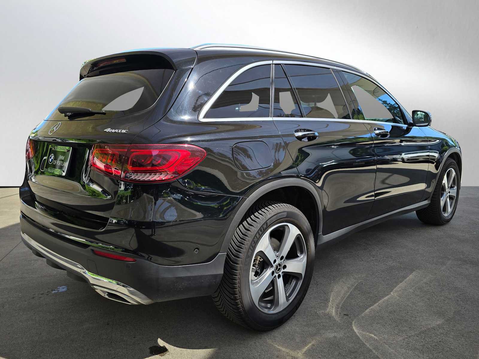 Used 2021 Mercedes-Benz GLC 300 4MATIC image 3