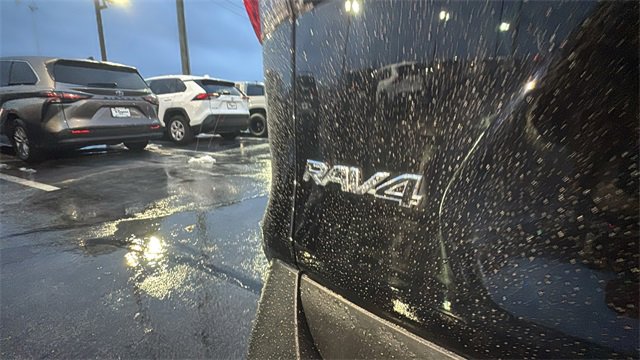 Used 2023 Toyota RAV4 LE image 31