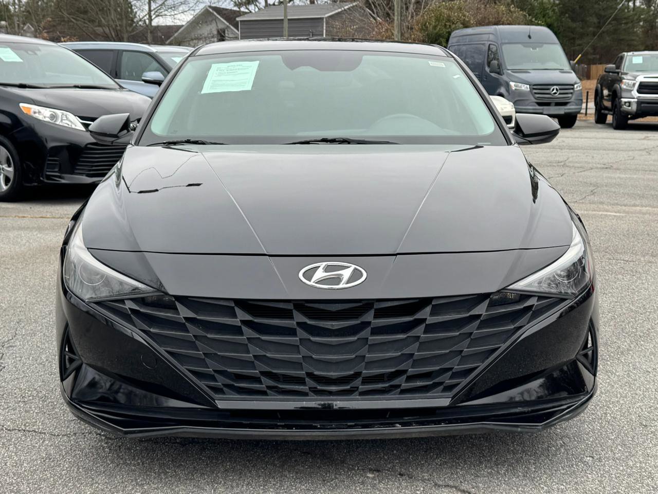 Used 2021 Hyundai Elantra SE w/ Cargo Package image 2