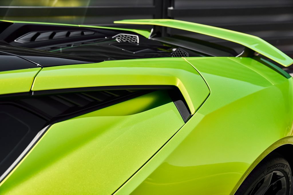 Used 2023 Lamborghini Huracan Tecnica RWD image 9