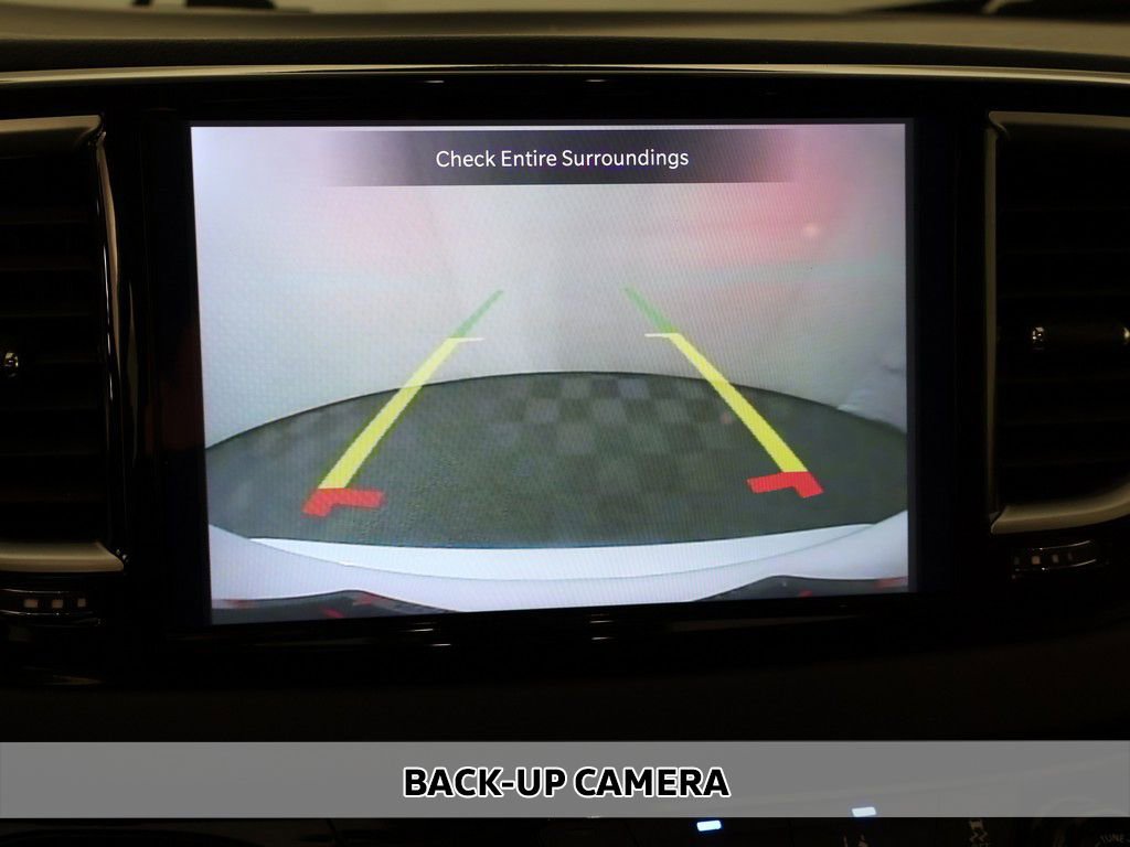 Used 2024 Chrysler Pacifica Touring-L FWD image 6