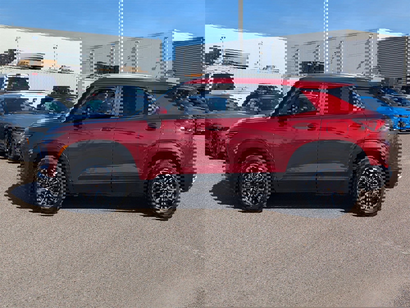 Used 2025 Chevrolet TrailBlazer LT w/ Convenience Package image 2