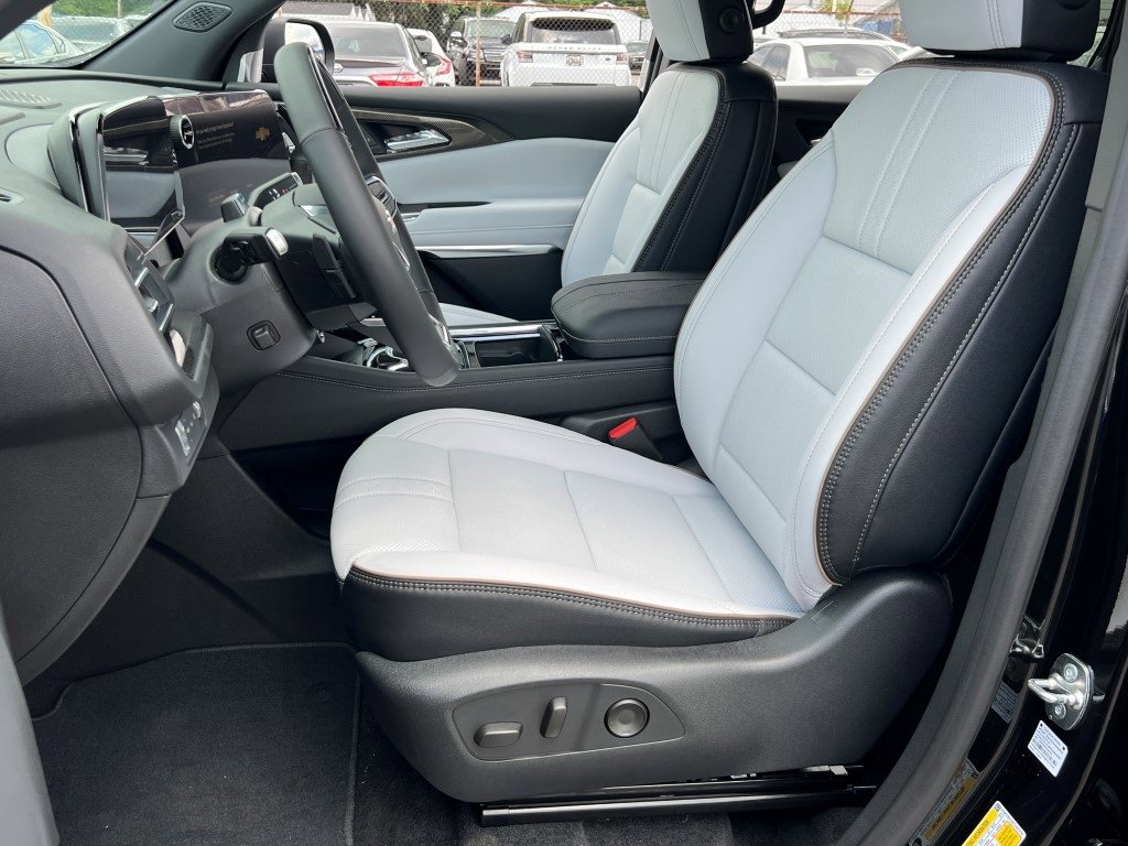 New 2026 Chevrolet Traverse High Country image 16