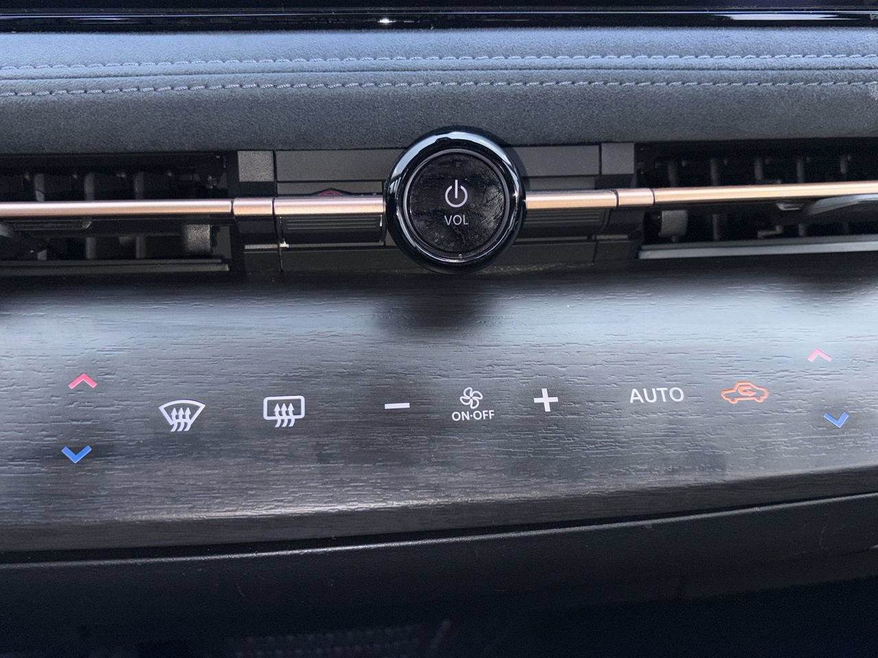 Certified 2024 Nissan Ariya AWD image 14