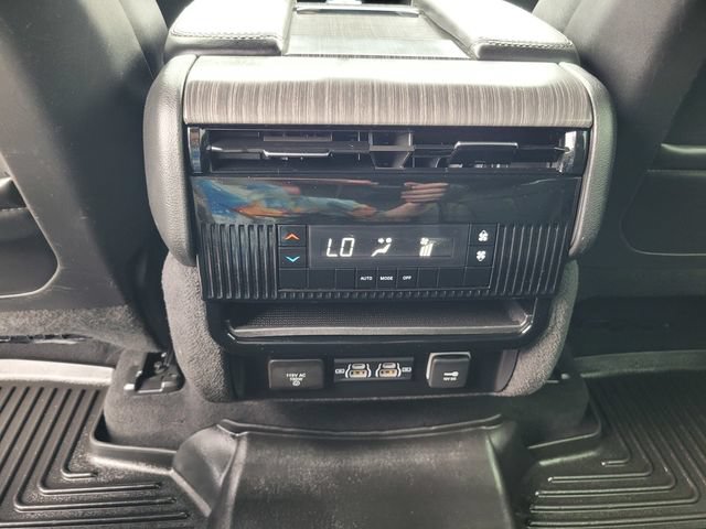 Used 2023 Jeep Wagoneer L Series II AWD/4WD image 14