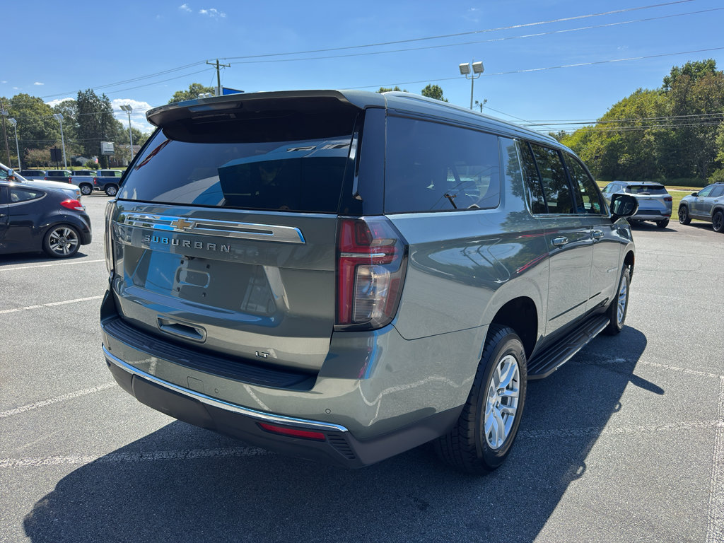 Used 2023 Chevrolet Suburban LT image 4