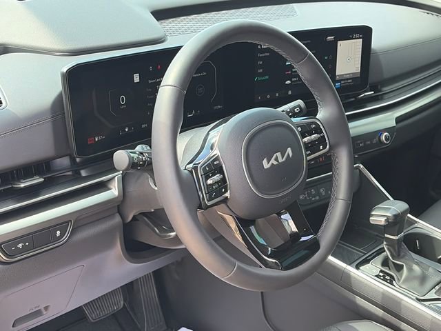 Used 2025 Kia Carnival SX Prestige image 17
