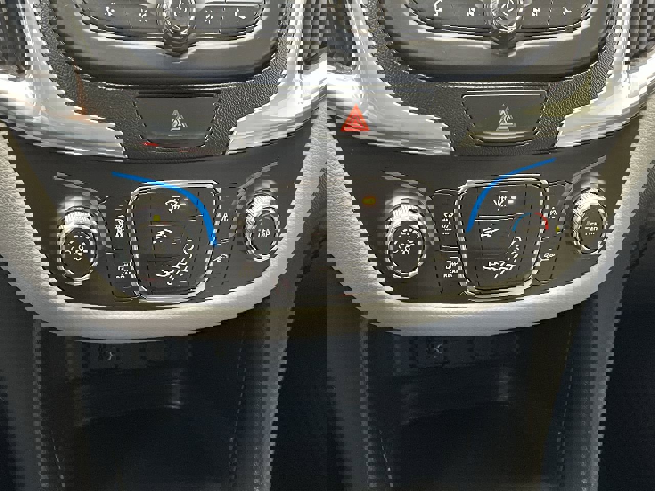 Used 2018 Chevrolet Equinox LS image 18