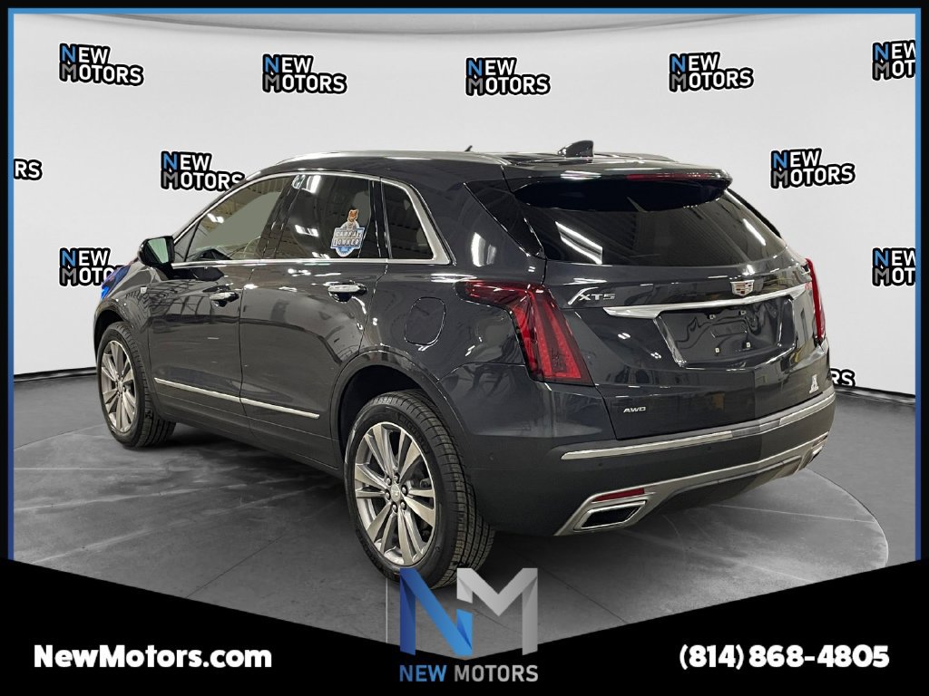 Used 2023 Cadillac XT5 Premium Luxury w/ Technology Package AWD/4WD image 3