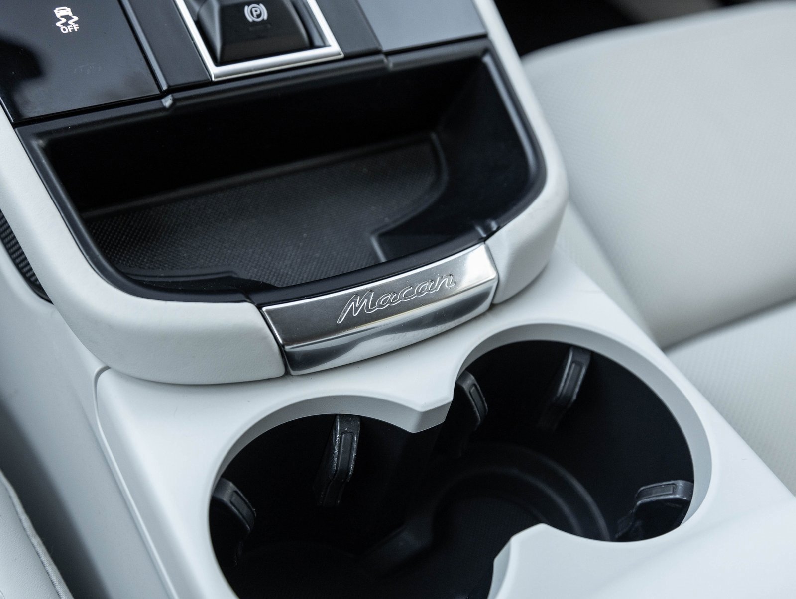 Used 2024 Porsche Macan Turbo image 27