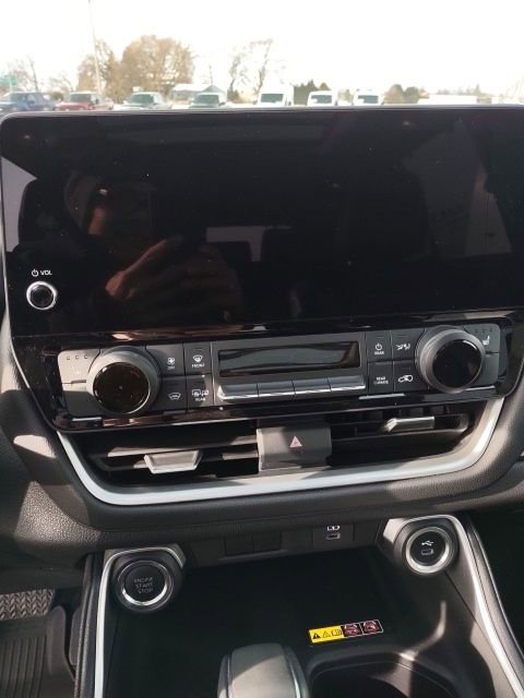 Used 2025 Toyota Grand Highlander AWD image 15