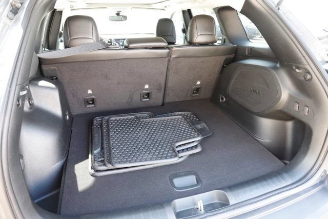 Used 2022 Jeep Cherokee Latitude w/ Sun & Sound Group AWD/4WD image 7