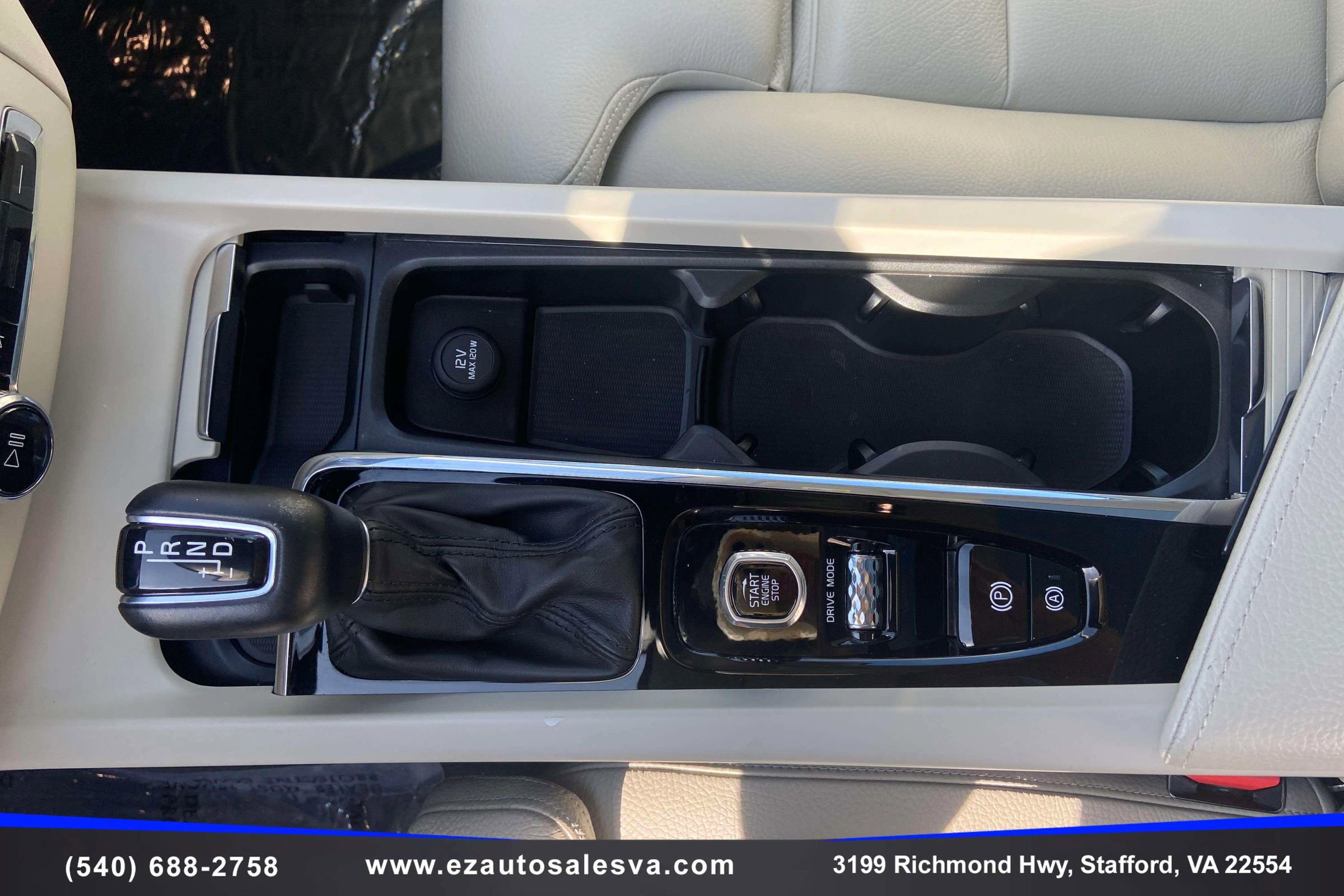 Used 2019 Volvo XC60 T5 Momentum w/ Multimedia Package AWD/4WD image 19