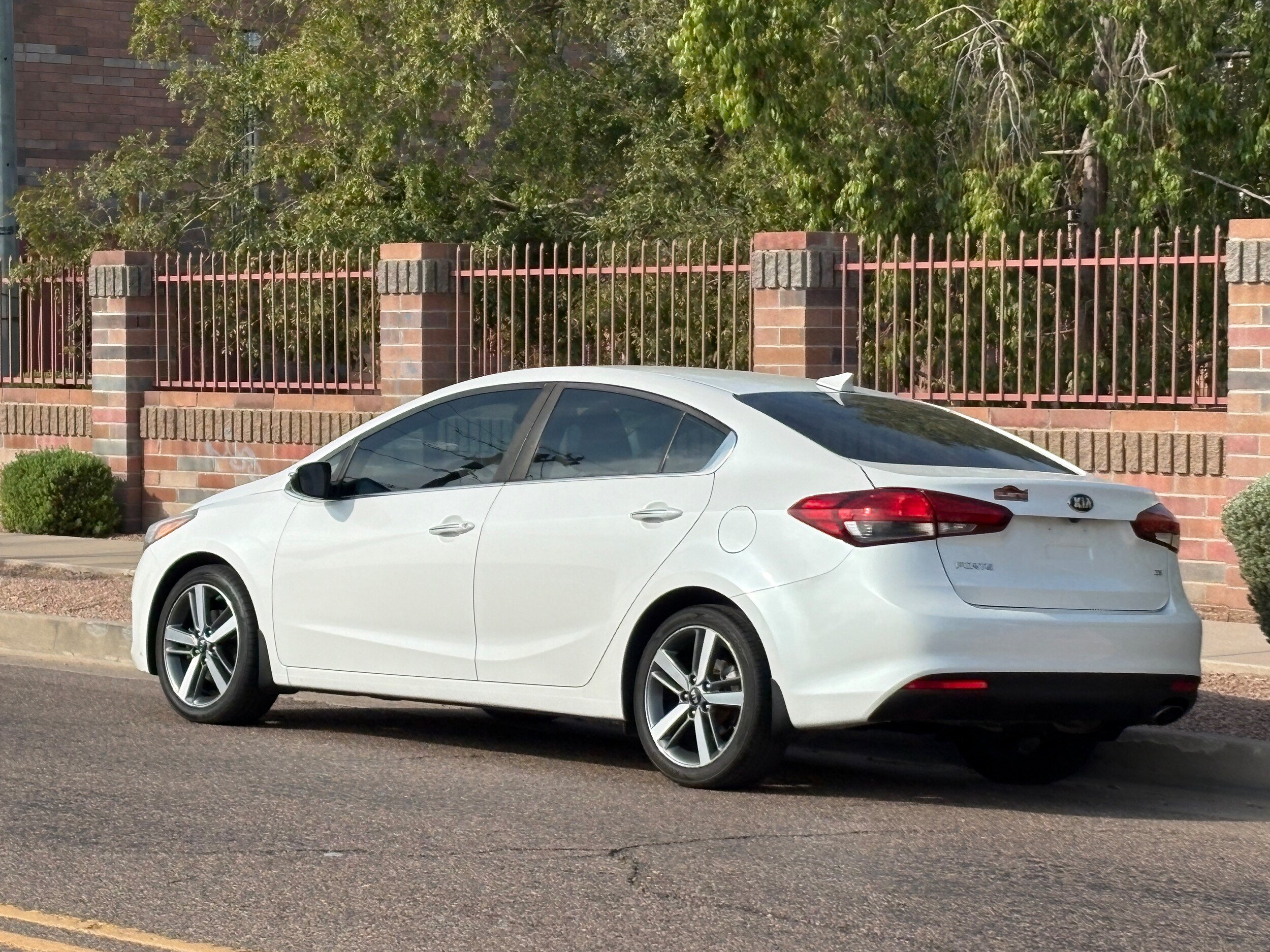 Used 2017 Kia Forte EX FWD image 4