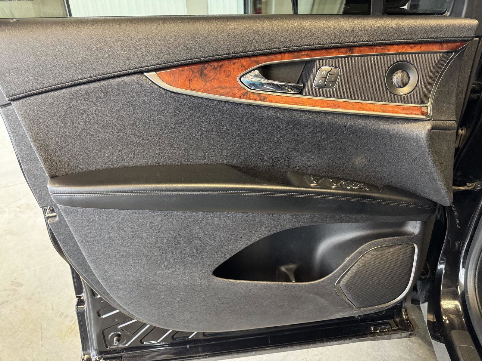 Used 2020 Lincoln Nautilus Reserve w/ Monochromatic Package image 16