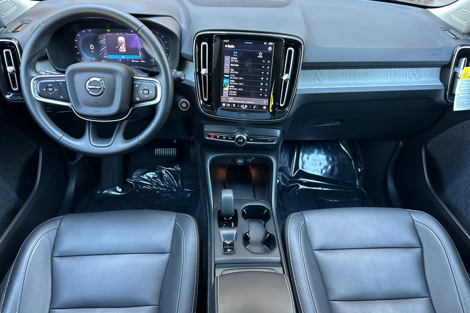 Certified 2025 Volvo XC40 B5 Core w/ Protection Package Premier image 15