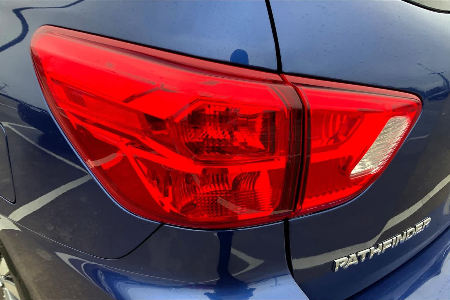Used 2020 Nissan Pathfinder SV FWD image 25