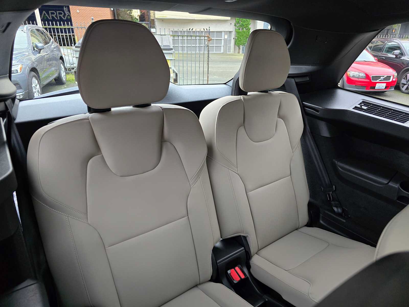New 2026 Volvo XC90 B6 Plus w/ Protection Package Premier AWD/4WD image 15