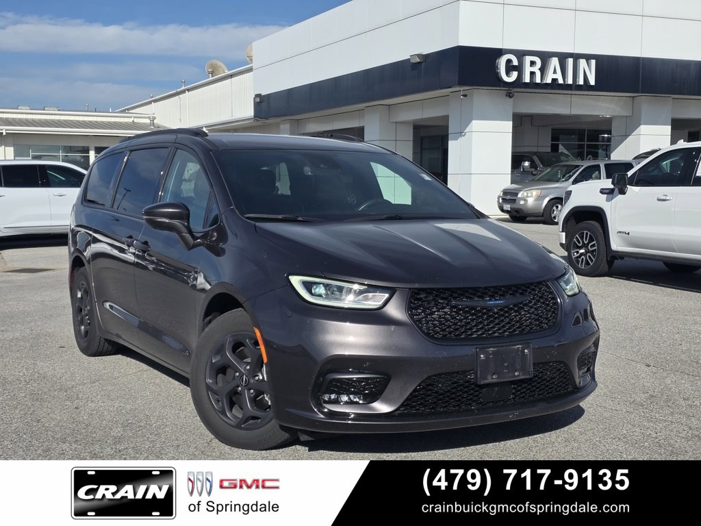 Used 2021 Chrysler Pacifica Limited w/ Uconnect Theater Family Group