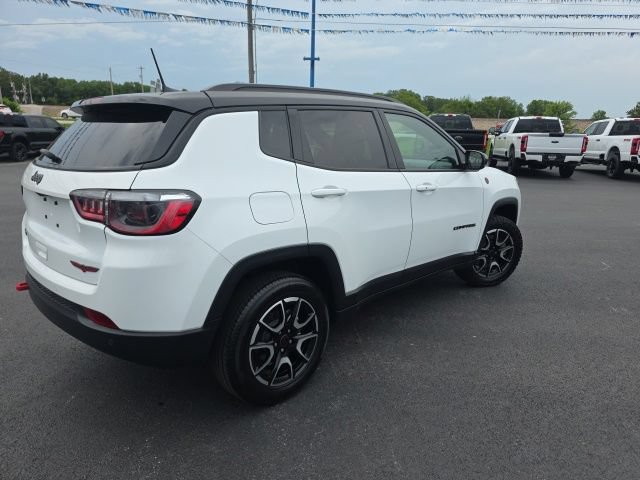 Used 2025 Jeep Compass Trailhawk AWD/4WD image 5