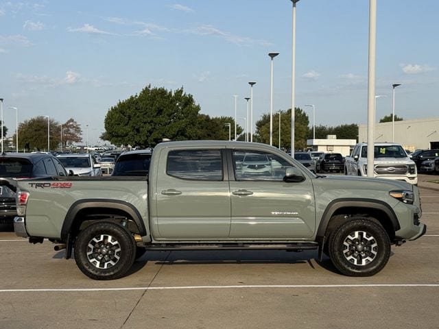 Used 2022 Toyota Tacoma TRD Off-Road AWD/4WD image 3