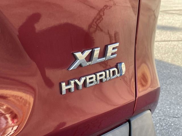 Used 2021 Toyota RAV4 XLE w/ Convenience Package image 12