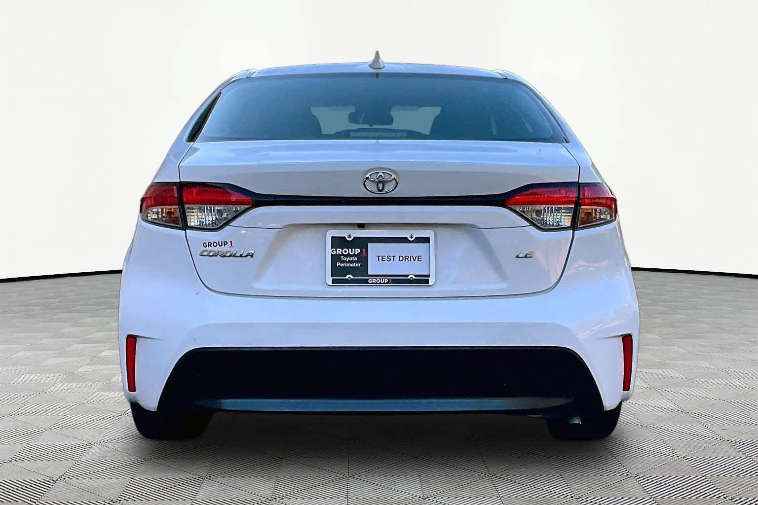 Used 2024 Toyota Corolla LE FWD image 5