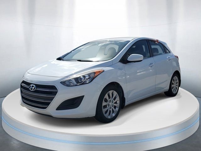 Used 2017 Hyundai Elantra GT image 2