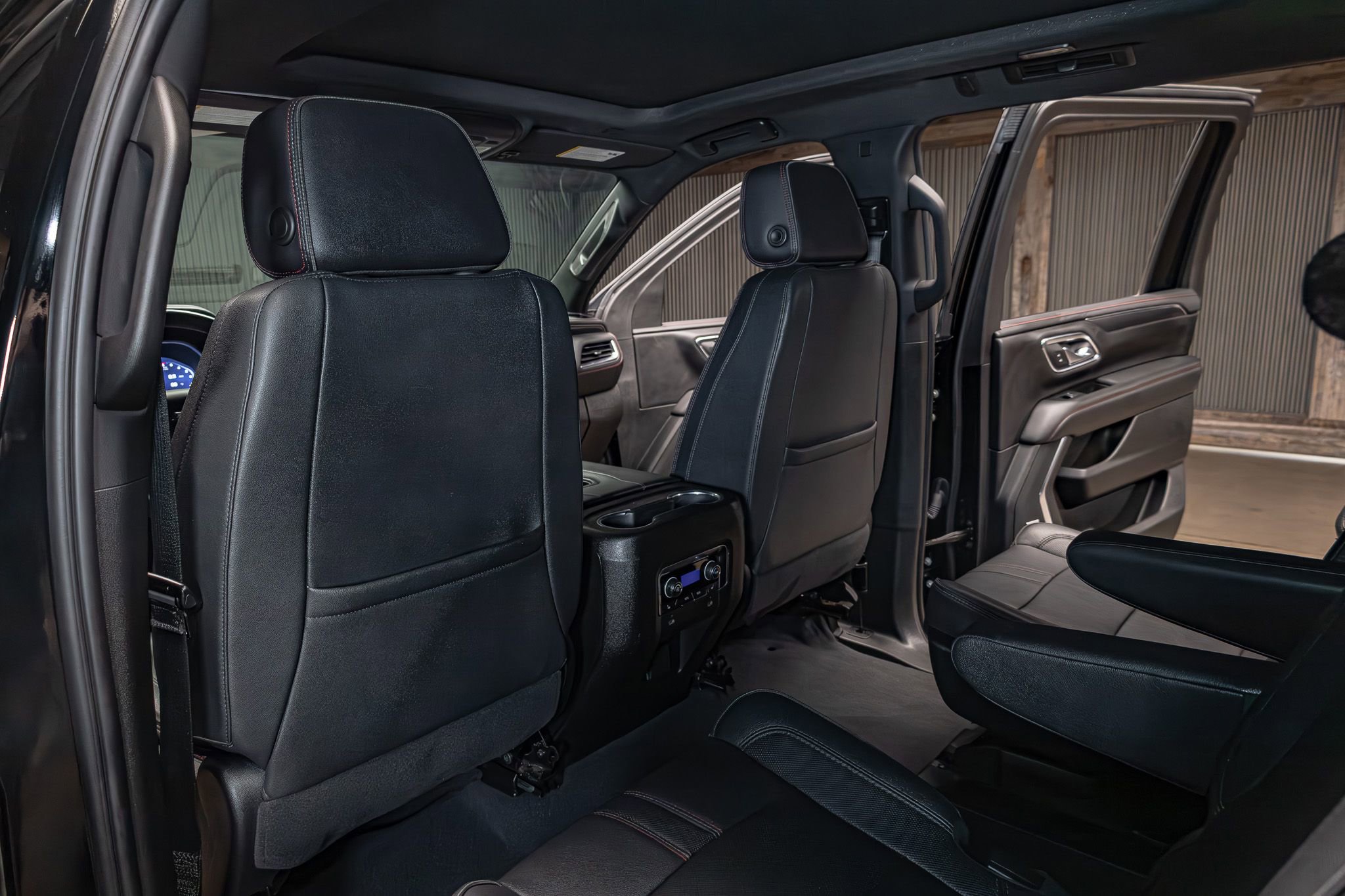 Used 2023 Chevrolet Suburban RST w/ Sport Performance Package image 21